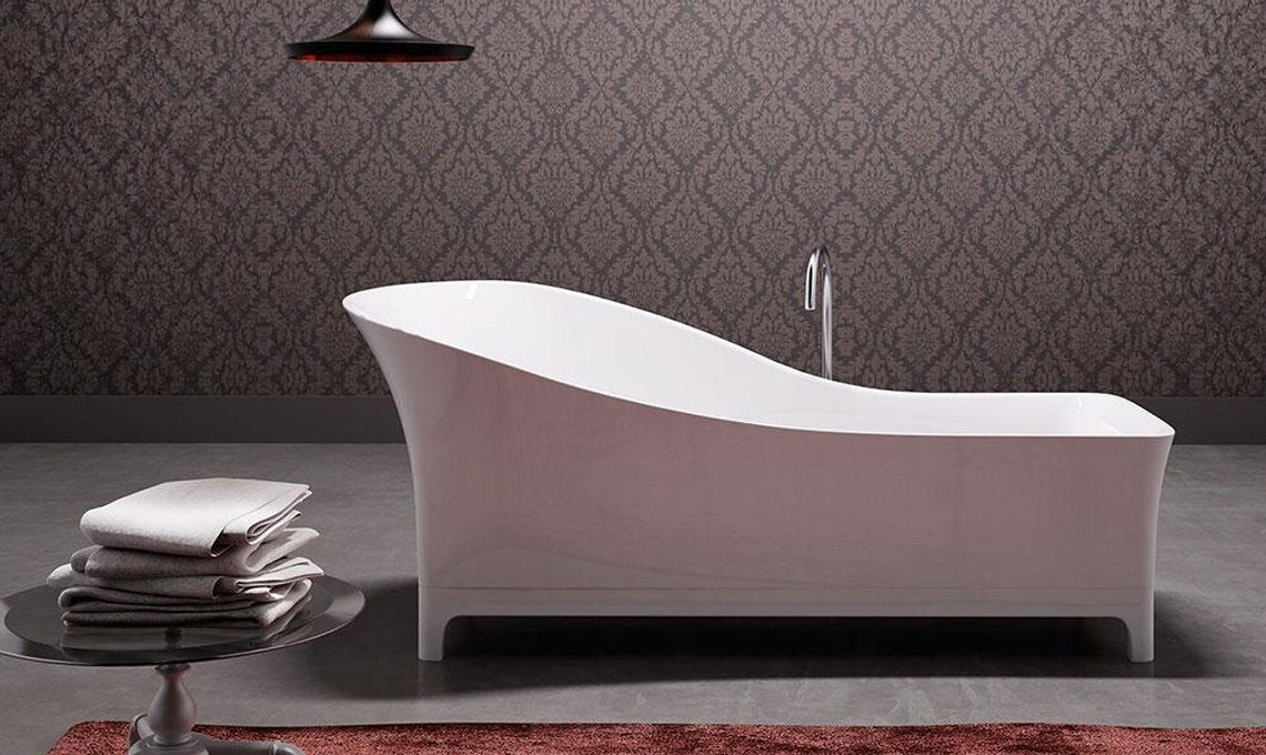 vasca da bagno con piedini