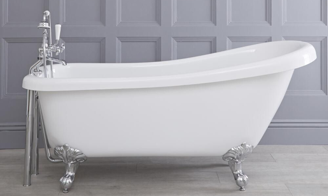 vasca da bagno con piedini
