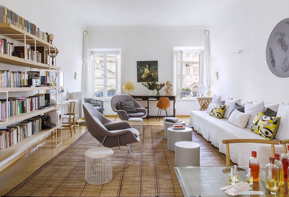 In un’elegante casa romana epoche e stili convivono con ironia