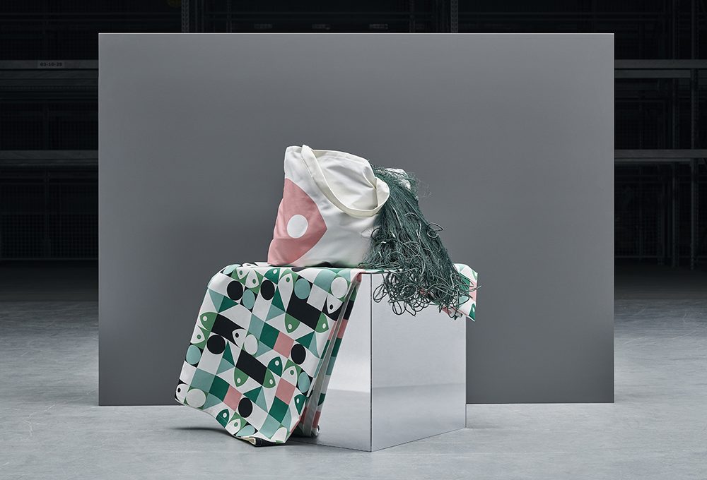Ikea presenta la collezione Musselblomma realizzata con rifiuti plastici provenienti dal mare