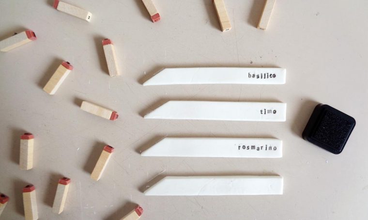 Targhette fai-da-te per le piante realizzate con la pasta per modellare