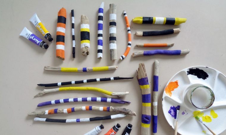 Decorare con i legni trovati sulla spiaggia