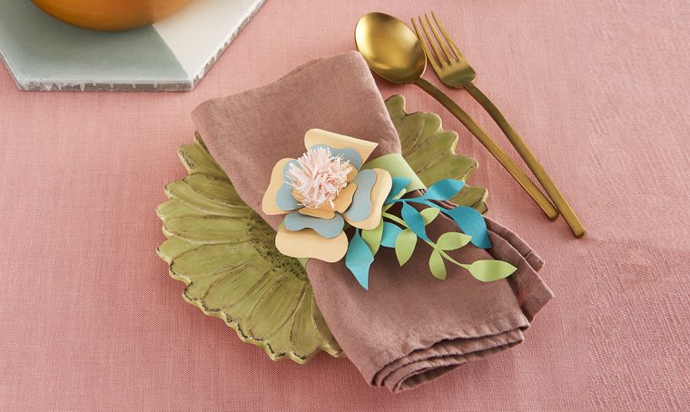 Paper art: il portatovagliolo a forma di fiore