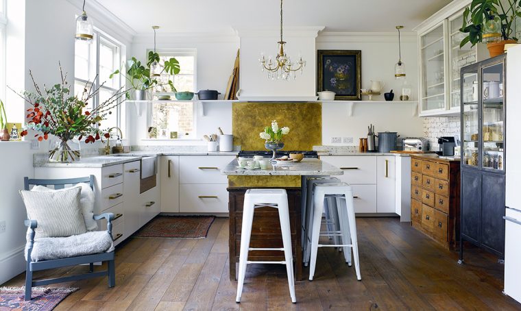 Rétro e green sono gli ingredienti del Natale a casa della floral stylist