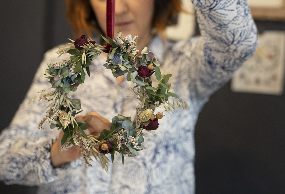 Come si fa la ghirlanda di fiori secchi