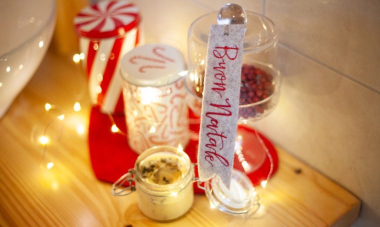 decorare il bagno per natale