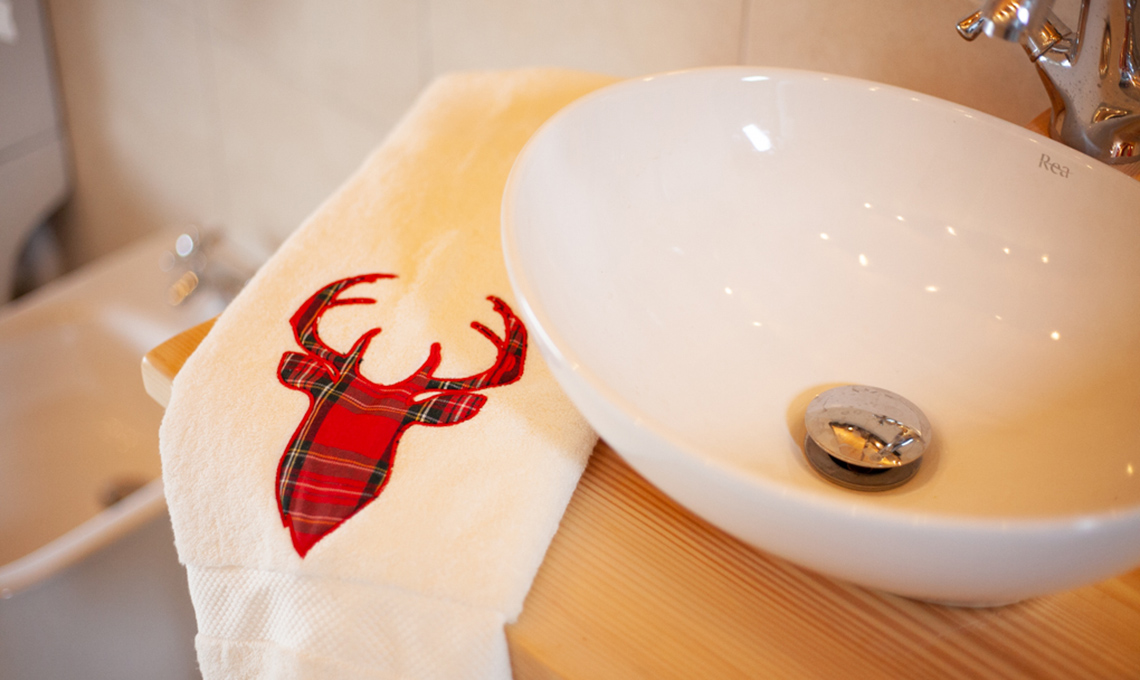 decorare il bagno per natale