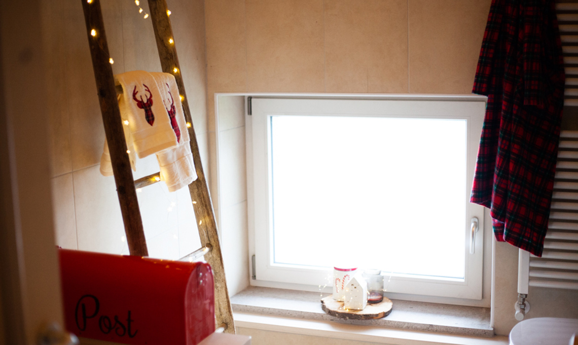 decorare il bagno per natale
