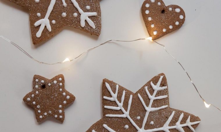 Decorare l’albero di Natale con i Lebkuchen