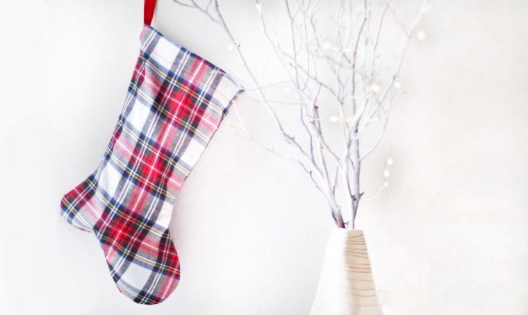 Natale: realizza la calza riciclando una camicia di flanella