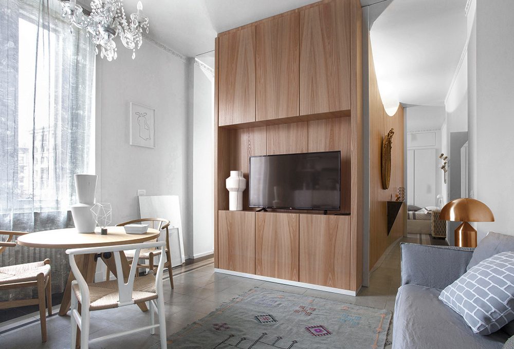 Un bilocale con cucina e bagno in una ‘magica box’ al centro della casa