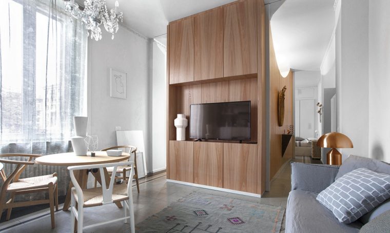 Un bilocale con cucina e bagno in una ‘magica box’ al centro della casa