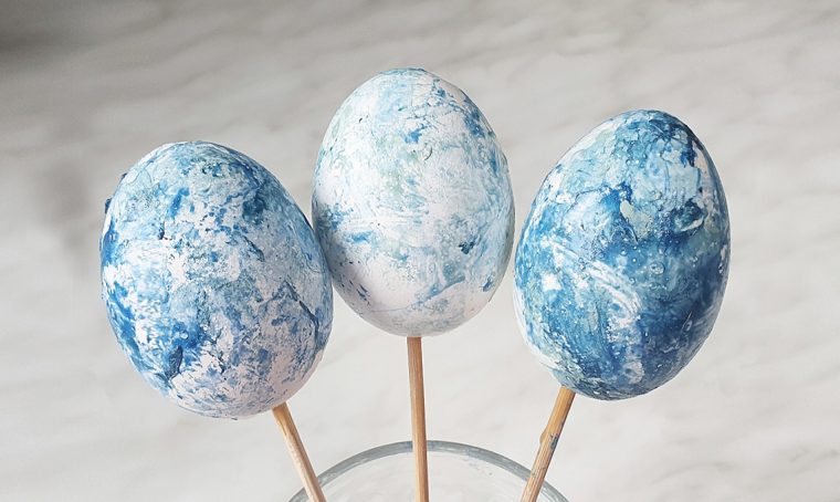 Decorare le uova di Pasqua con lo smalto per le unghie