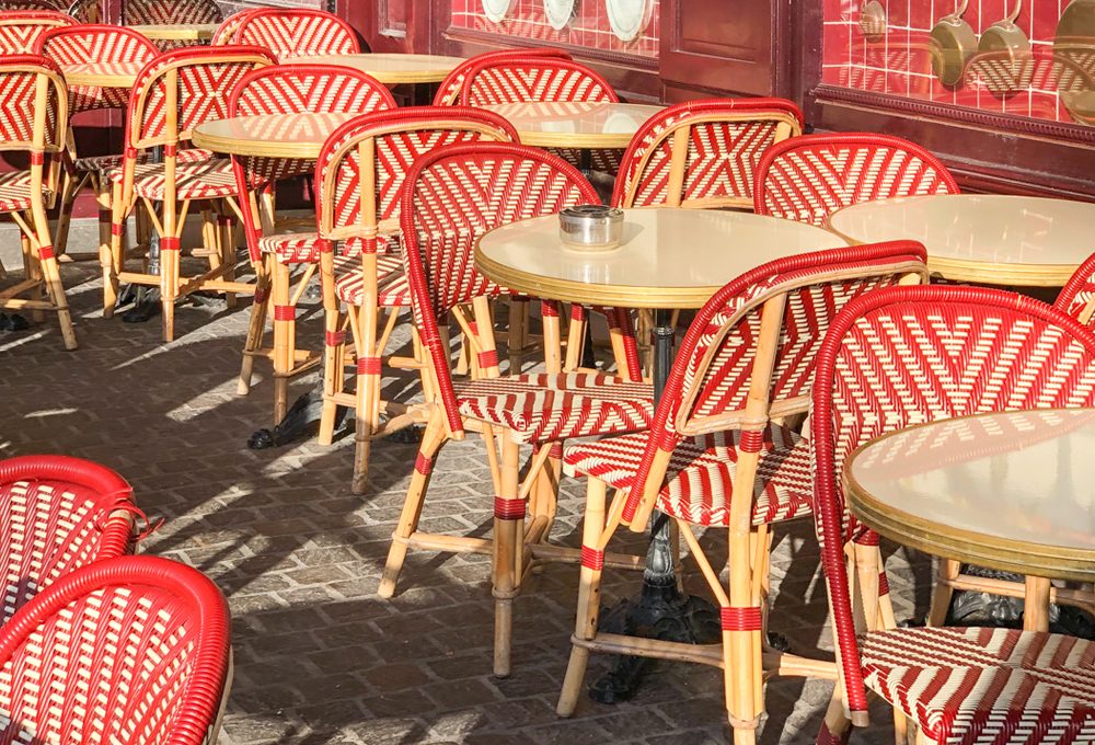 La storia delle mitiche sedie dei bistrot parigini fin dal 1885