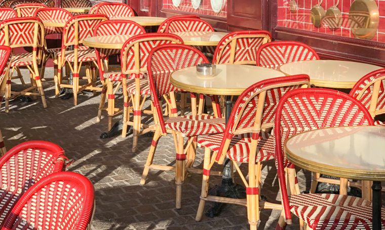 La storia delle mitiche sedie dei bistrot parigini fin dal 1885