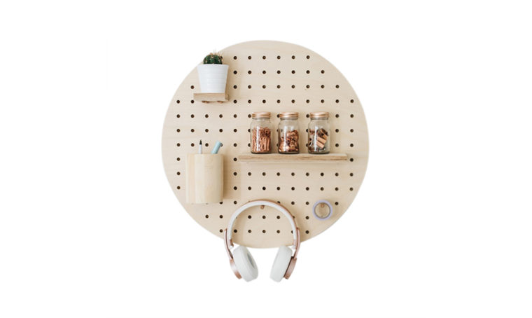 Organizza gli spazi verticali con le pegboard