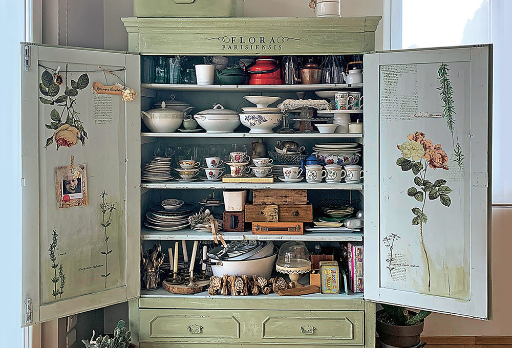 Prima e dopo: da vecchio armadio a credenza shabby