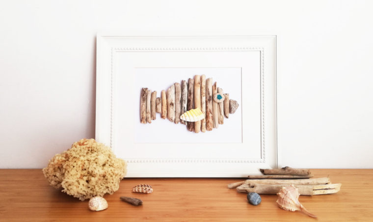 Realizza un quadretto con i pezzi di legno raccolti in spiaggia