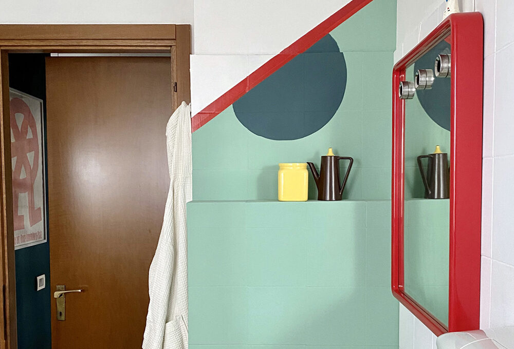 Prima e dopo: un bagno in stile Memphis