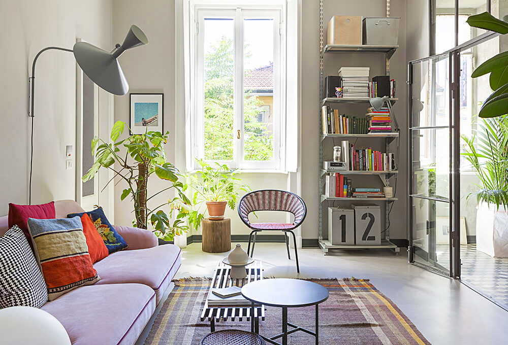 Una casa milanese tra stile industriale e gusto rétro