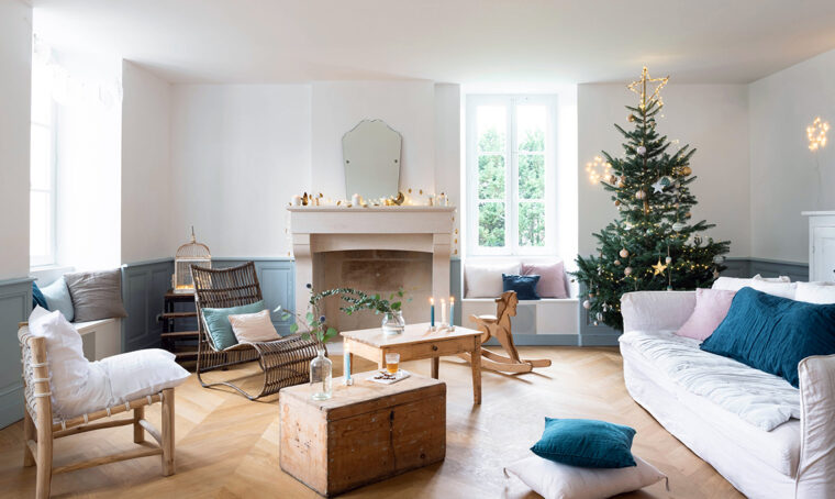 La dolce attesa del Natale tra addobbi, lucine e arredi di famiglia