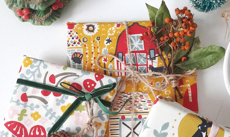 Pacchetti di Natale in stile Folk
