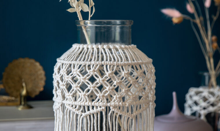 Crea la cover per il vaso in macramè