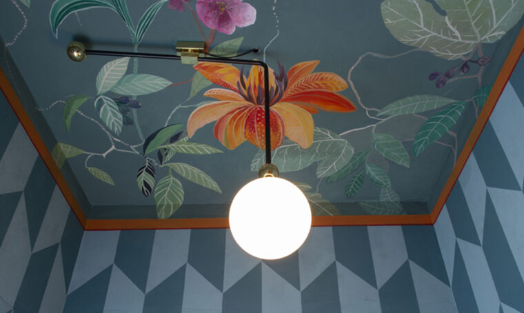 La nuova tendenza del décor sono i soffitti dipinti