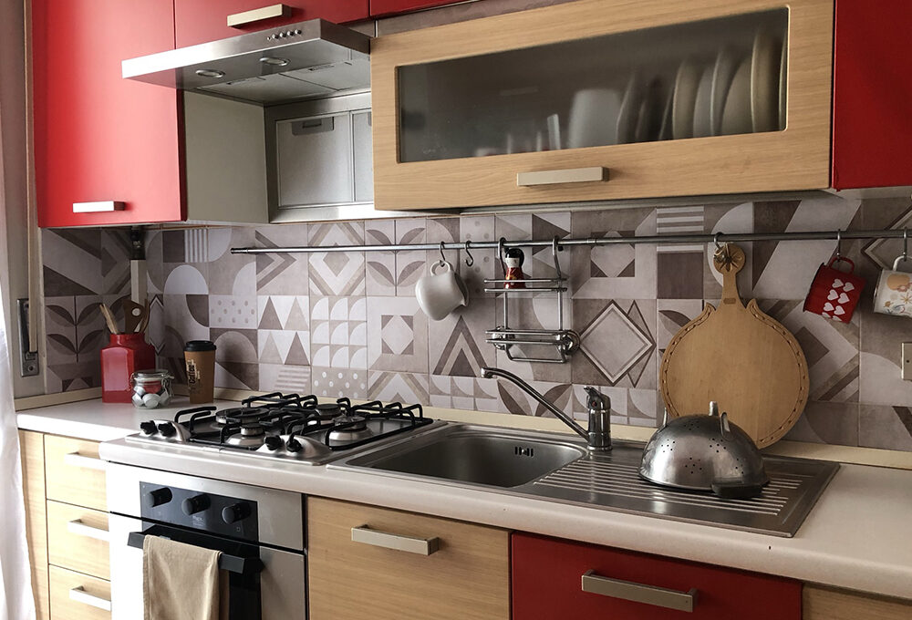 Cambia aspetto alla cucina con le piastrelle adesive