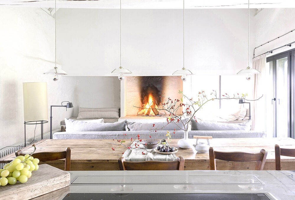 Il living in stile minimal rustico
