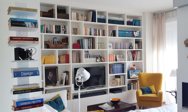 Restyling del soggiorno in stile classico con tocchi di colore