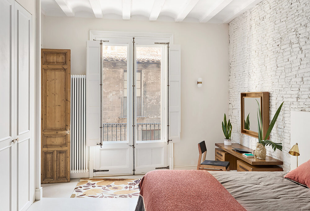 Estetica e materiali contemporanei per risaltare gli elementi originali della casa