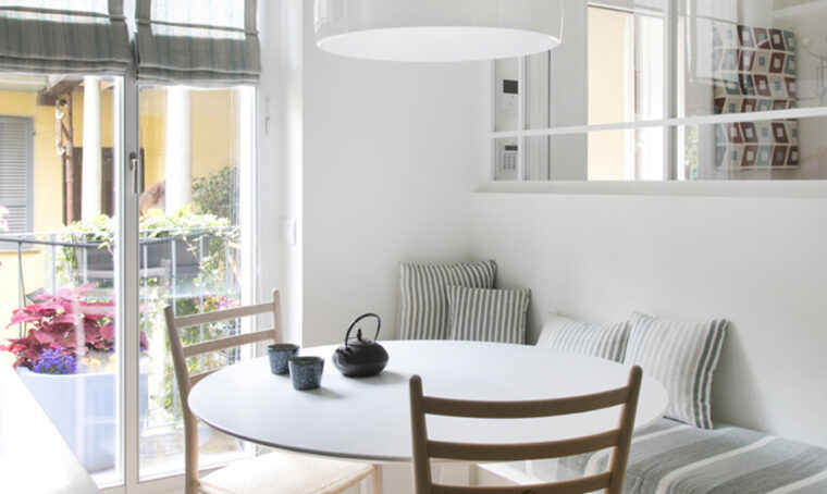 Arredare il salotto in stile moderno e dai colori neutri