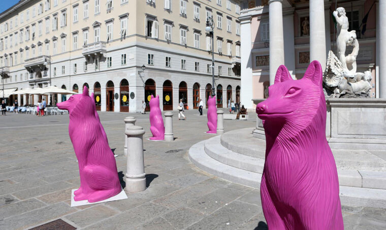 Trieste si popola di sculture di animali colorati