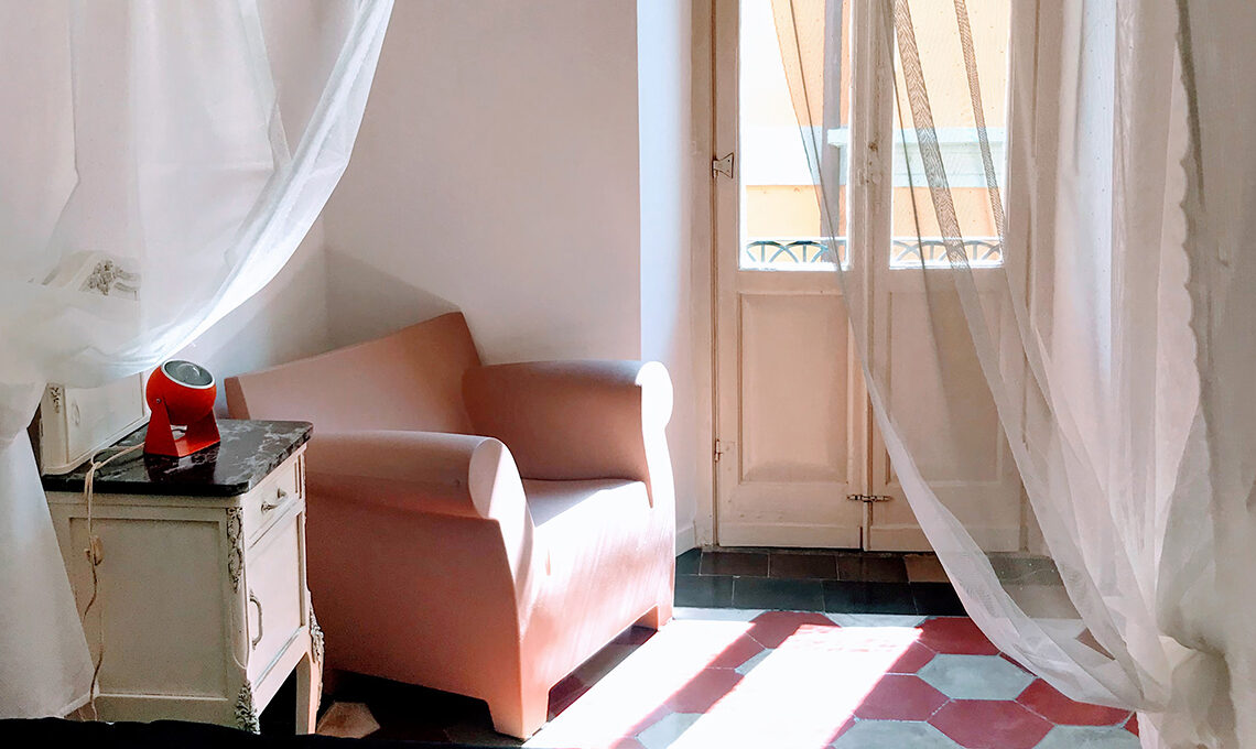 camera da letto con baldacchino
