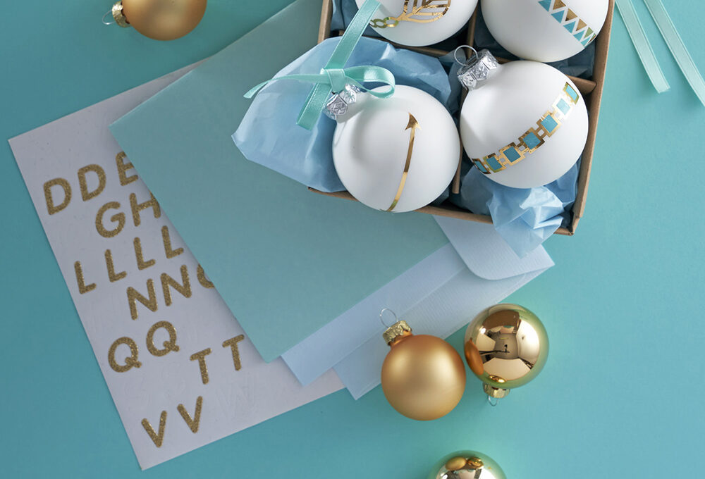Natale: realizza le palline con i tatuaggi