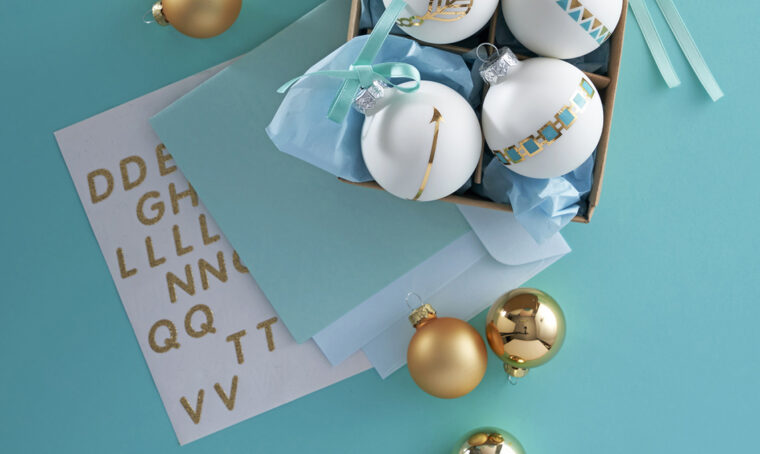 Natale: realizza le palline con i tatuaggi