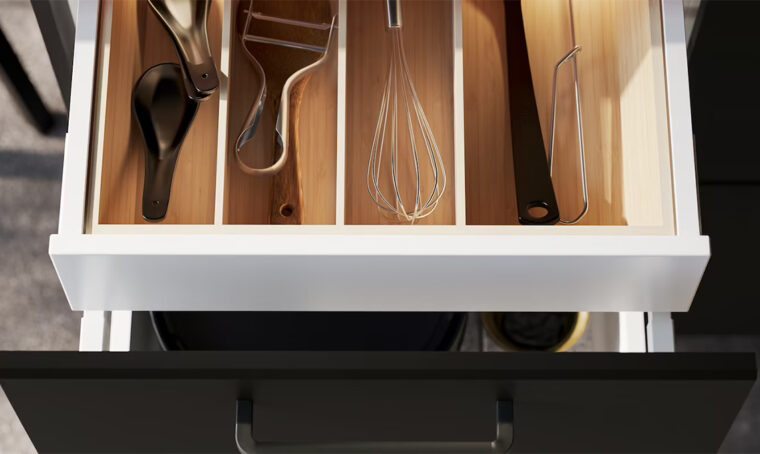 Misure in cucina: quanto contengono basi pensili e cassetti