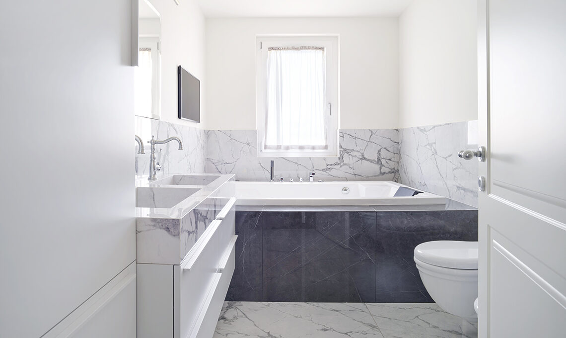Marmo bianco in bagno