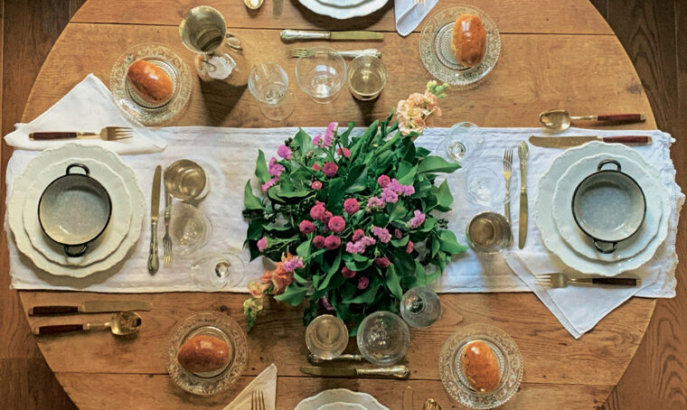 Mise en place: legno, lino e l’arte della semplicità