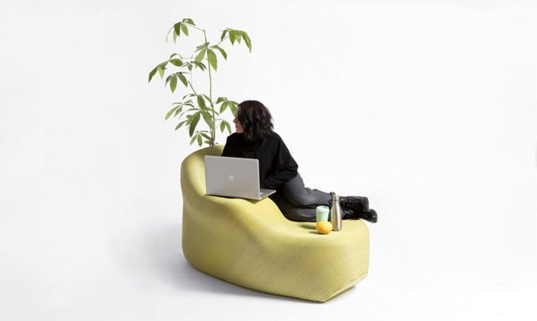 Trasformare i rifiuti in plastica in arredi di design