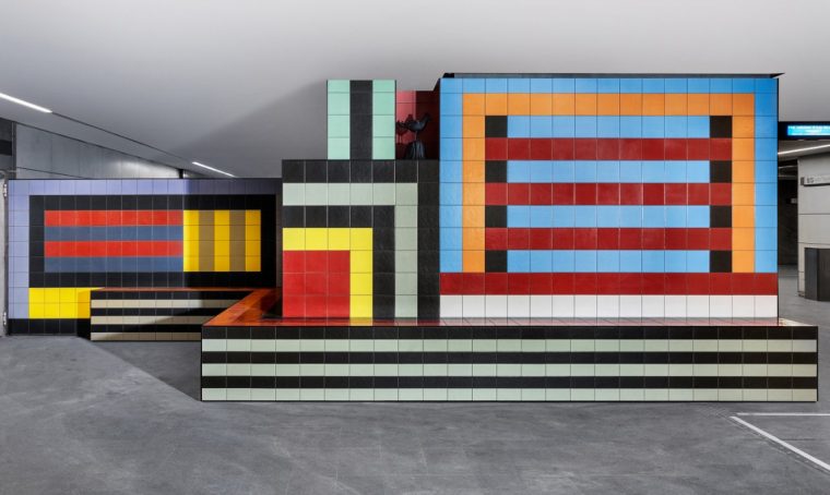 Mind the gap: la nuova installazione di Nathalie Du Pasquier alla stazione Vittoria di Brescia