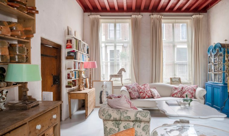 Una casa del Cinquecento in Olanda, rinnovata mantenendo l’atmosfera di un tempo