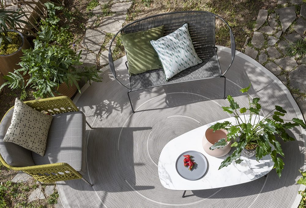 Arredi outdoor: poltrone e divani per la zona relax