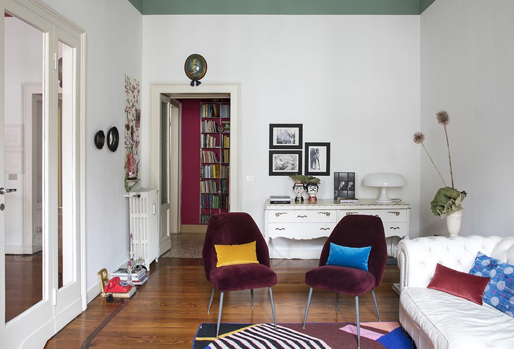 Nell’appartamento milanese, restyling soft a tinte forti