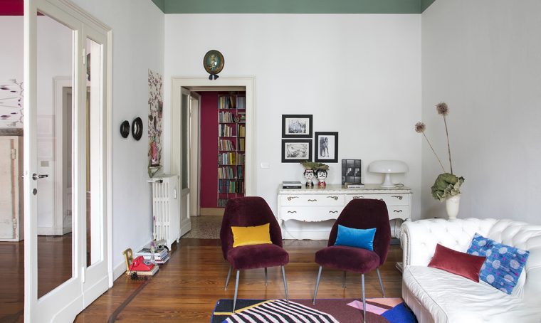 Nell’appartamento milanese, restyling soft a tinte forti