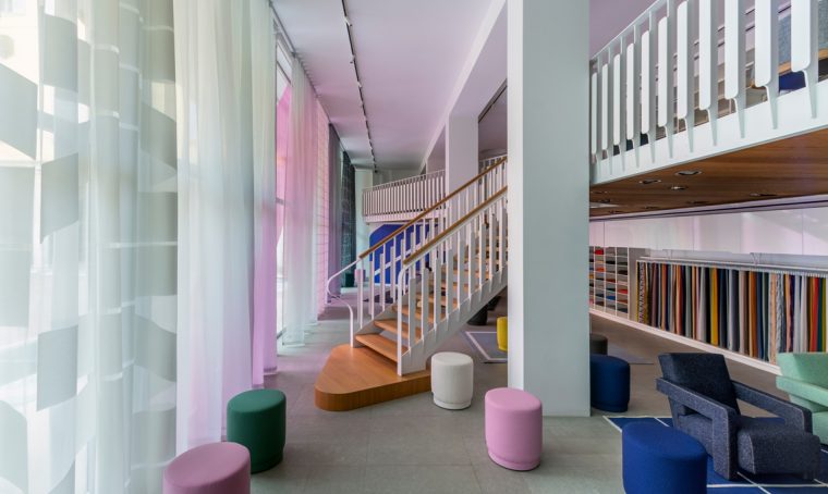 A Milano Kvadrat presenta Quotes: tende e tappeti in collaborazione con l’artista belga Alain Biltereyst