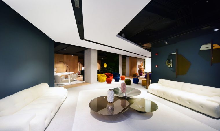 Un’installazione firmata dal collettivo Wanda per il nuovo flagship store di Roche Bobois