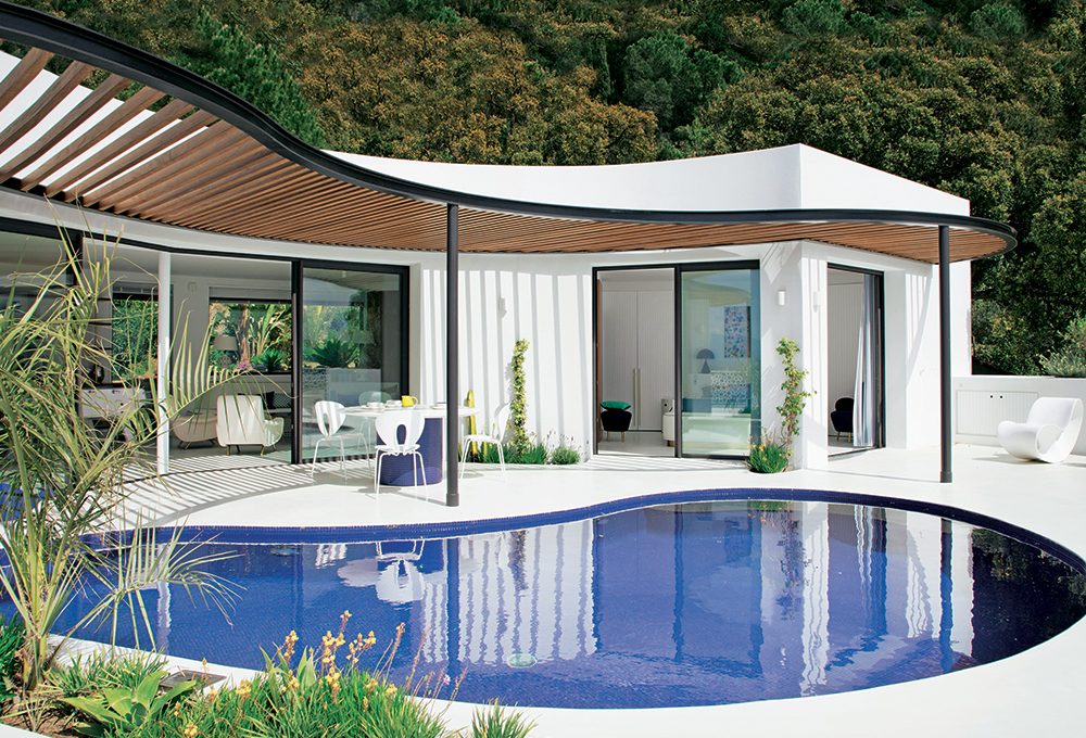 Un tuffo nello stile Mid Century nella villa in Costa Brava