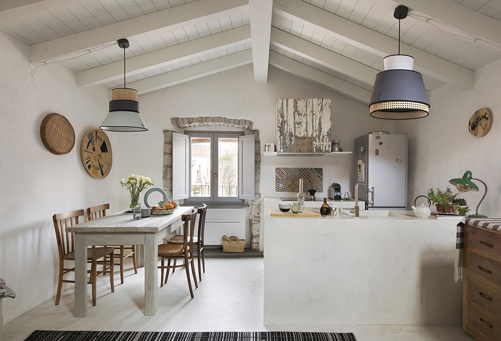In Sardegna la casa-torre dal sapore rustico e chic